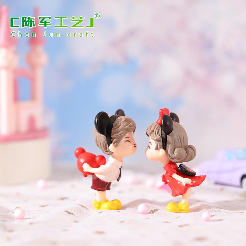 Phụ Kiện Tiểu Cảnh Tiểu cảnh đôi tình nhân hôn nhau trang trí cầu pha lê (ZC-832)